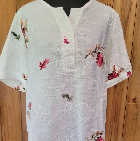 ana&rose Tops - White Floral Embroidered Blouse